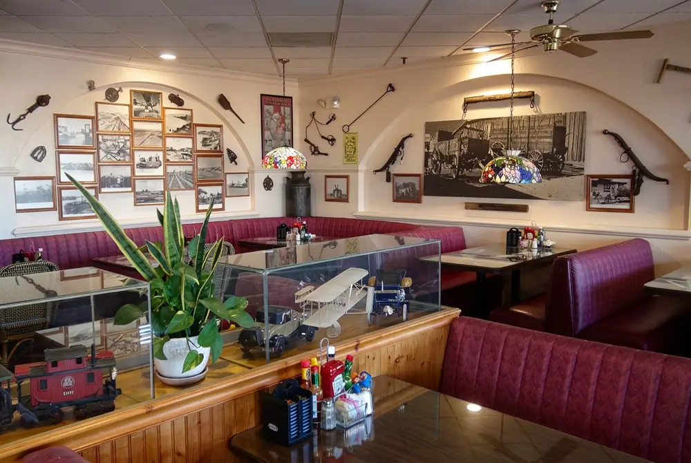 Yuma Landing_lounge